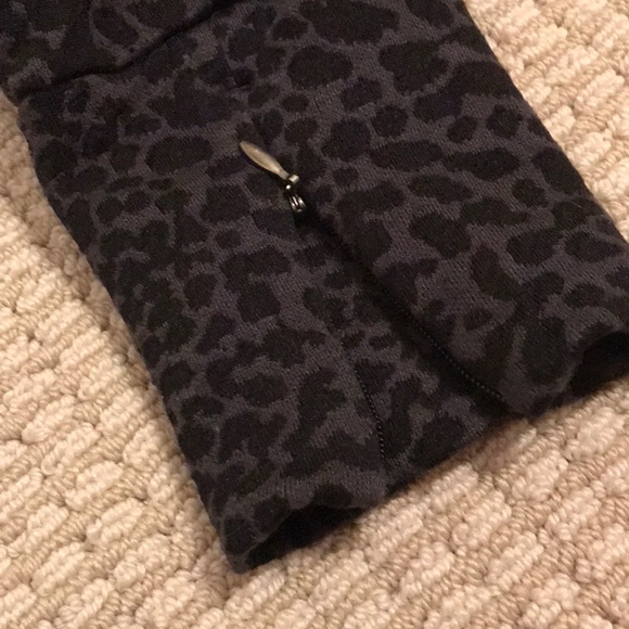 Lucy Half-Zip Pullover - Picture 4 of 7